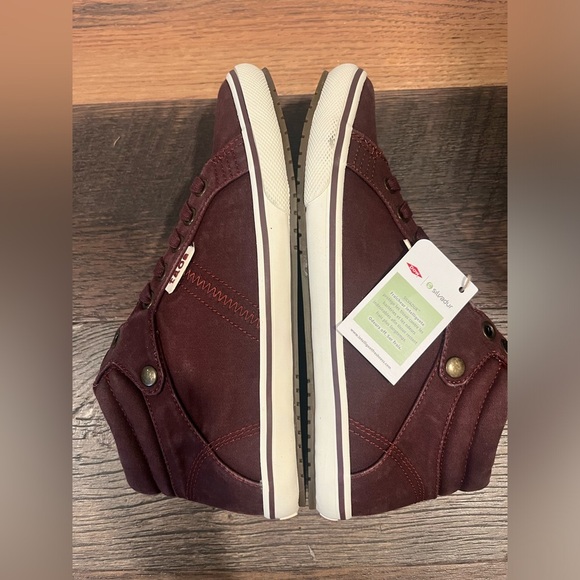 NWT Taos Top Star Canvas Sneaker; Size 7 - Picture 4 of 7